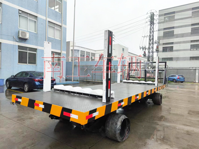 30T重型千亿体育登录 带活动插装立柱工具拖车3I.jpg