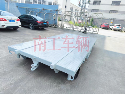 船体艏段运输千亿体育登录1I.jpg